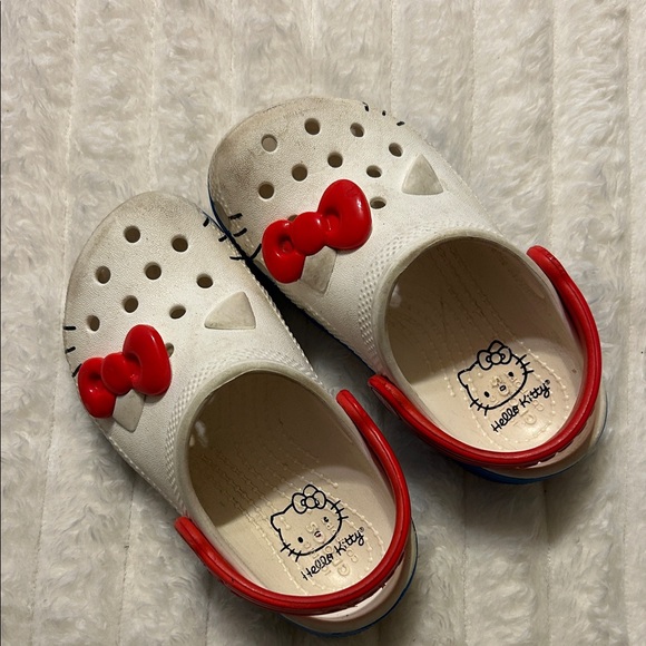 Hello Kitty Crocs - Picture 6 of 13